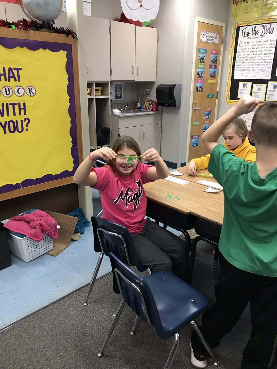 SES_thirdgrade's tweet photo. We were “shocked” at how much tissue paper a comb can pickup with static electricity! #connectses #bulletpride https://t.co/wCeJNbZhZt