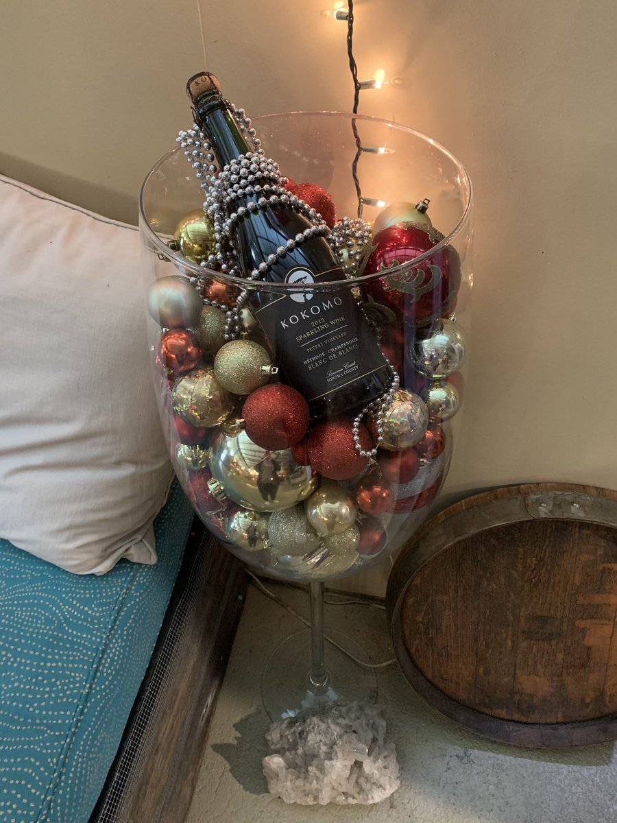 Wine bottles make great holiday decor in our opinion 🍾🎄🎅