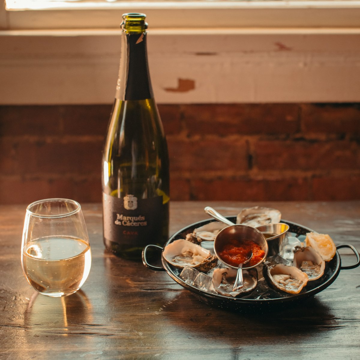 Your new favorite night is here - oyster &amp; bubbles night!
Every Thursday is Oyster Night! We will serve #ShigokuOysters from <a href="/taylorshellfish/">Taylor Shellfish</a> alongside bubbly drink specials 🐚🍾 order 1 oyster, half dozen, or a dozen! 
#TaylorShellfish #oysternight