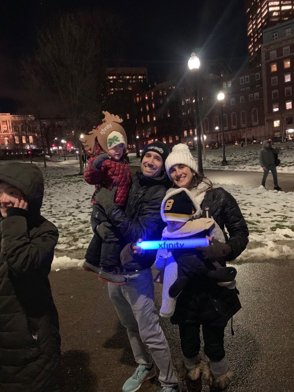 GBR_Cass's tweet image. Make sure to look out for the @xfinity walking billboards at the Boston Common Tree Lighting tonight! Grab your reindeer antlers and don’t forget to Download the #XfinityStreamApp