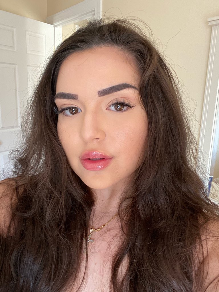victorya on Twitter "Since I never post selfies 😁 Sign up here to have