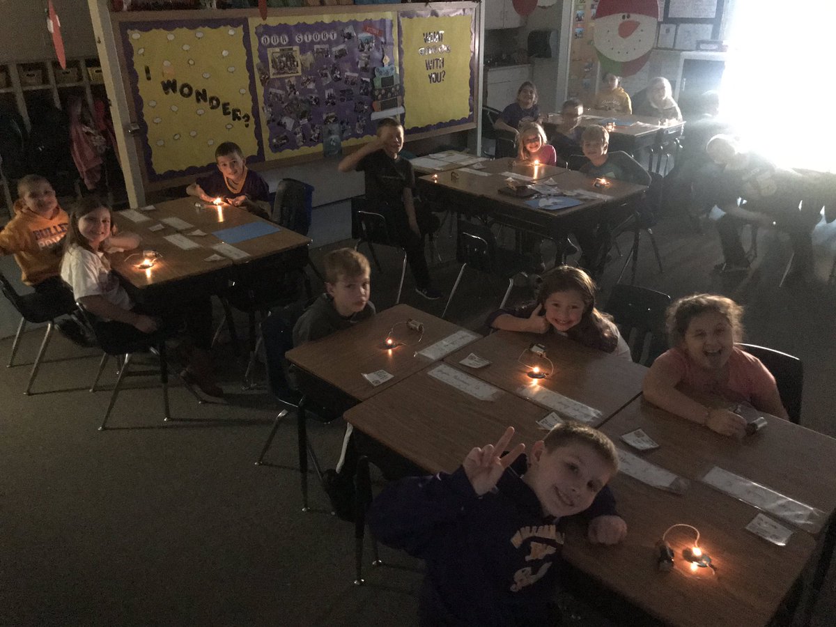 SES_thirdgrade's tweet photo. Today we lit up our room with circuits! #connectses #bulletpride https://t.co/CVp71Clb1n