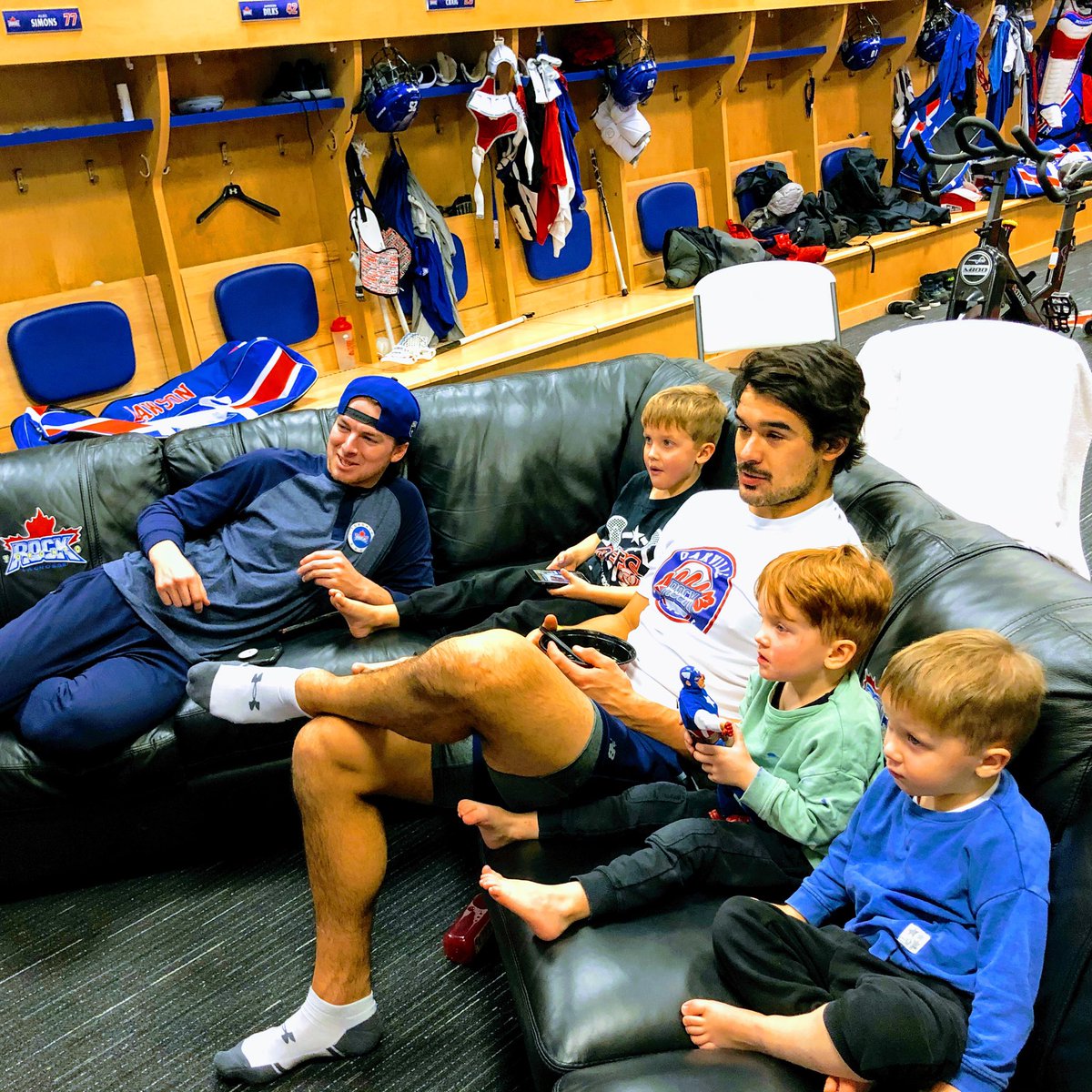 NickRose66's tweet photo. The entire Dawson clan is fitting right in here with @TorontoRockLax!  #FunUncles #WhatDoesTheFoxSay #OneBigFamily https://t.co/zZ2ODDXk06