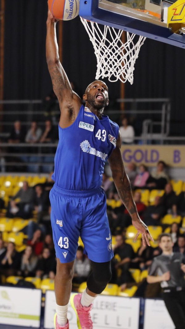 #basket #SerieA2 Sospinto da Pacher (🇺🇸25) e Ivanov (🇧🇬21) il vascello biancoblù affonda <a href="/FortitudoAG/">Fortitudo Agrigento</a> senza il solito James; è la prima della <a href="/Blubasket_T/">Blu Basket 1971</a> al #PalaFacchetti: 84-75 #LaNostraPassione <a href="/LNPSOCIAL/">Lega Nazionale Pall</a> 🏀⛵️💣🏟💙👍🏻