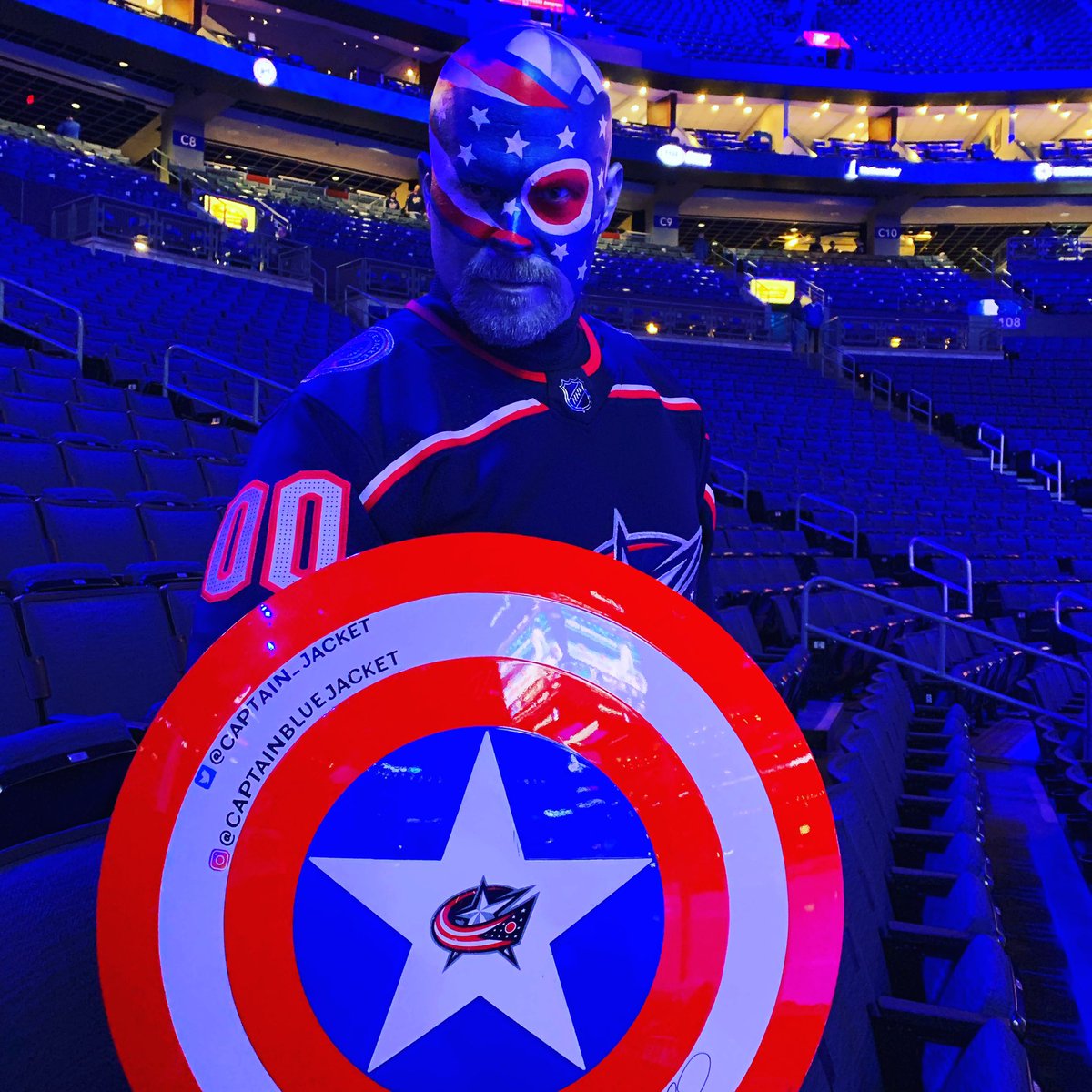 captain_jacket's tweet photo. Bright Lights Little City taking on Big Time Panarin! Welcome back to Cbus, but your going down tonight!!! Let’s go Jackets!! #cbj #bluejackets #columbusbluejackets #5thline #ohioornowhere #ohioagainsttheworld #captainbluejacket @BlueJacketsNHL @NHL @NationwideArena https://t.co/MyvXgawcDA