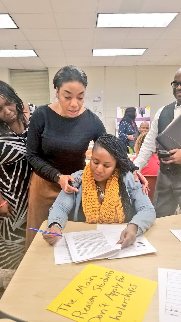 englishfirefly's tweet photo. Founder Jessica Johnson & the @scholarshipacad Team train APS Lit Leaders on editing competitive essays for scholarships as Lit Leader @tamekaathomas & @ATL_Counselors M. Grovner offer innovative support to college bound scholars.@drvbryant you are #apslit! #write4Life #collabing https://t.co/TdWW6kdMdE