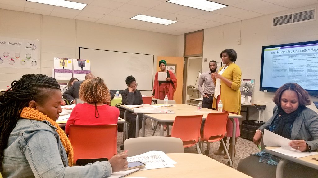 englishfirefly's tweet photo. Founder Jessica Johnson & the @scholarshipacad Team train APS Lit Leaders on editing competitive essays for scholarships as Lit Leader @tamekaathomas & @ATL_Counselors M. Grovner offer innovative support to college bound scholars.@drvbryant you are #apslit! #write4Life #collabing https://t.co/TdWW6kdMdE
