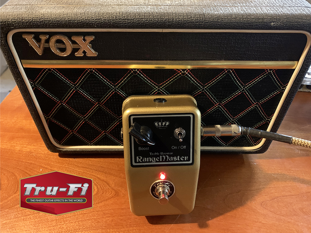 FiPedals's tweet photo. Tru-Fi Pedals : Rangemaster in front of my 1970 Vox AC1 which runs on these crazy batteries and AC. Rangemaster puts it into outer space in gain and tone very cool, big amps it is even better. The Fuzz Life https://t.co/hcxSKxNzNE #voxac #vox  #rangemaster #fuzzbox #thefuzzpage https://t.co/itCM5NufNw