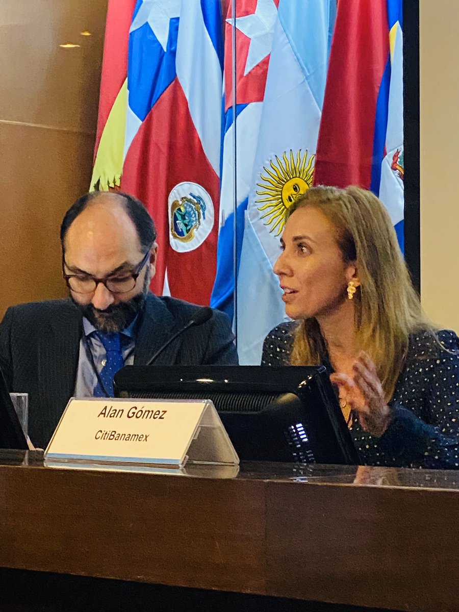 Ernst33's tweet photo. Greening the banking system panel during our @CEMLA @Banxico conference on climate change and its impact on the financial system. Great to see new strategies from @Banorte_mx @Citibanamex @SantanderMx @FIRA_Mexico @the_IDB & the @UNEP_FI #PrinciplesforResponsibleBanking 🏦🍃 https://t.co/rKOi9yvJPe