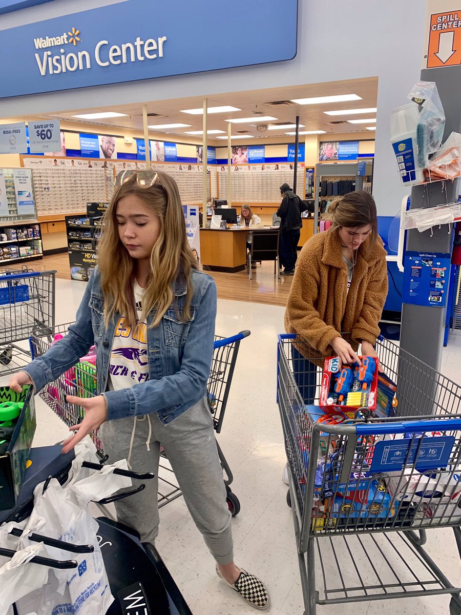 jcgreyhounds's tweet photo. Some things are bigger than sports!!  JC Cross Country shopping for toys to give to Jones Co DFCS!! https://t.co/ZLBLGWu3gm