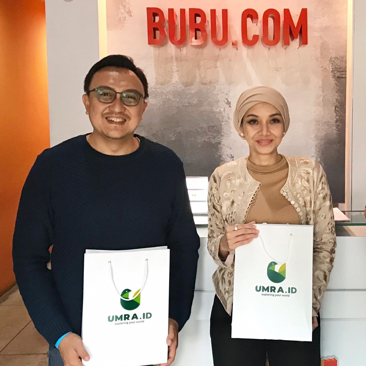 endykurniawan's tweet photo. Pose wajib &amp; tak berbayar setelah hampir 2 jam yang berharga diskusi dengan "the most popular angle investor in Indonesia" 😁 mba @shintabubu di markasnya BUBU.
Thank you banyak.... https://t.co/phOEbyGF2Z