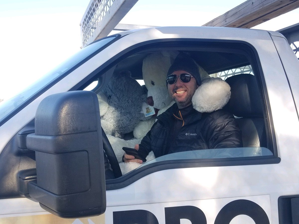 ScottSantel's tweet photo. LOVE that I work for a company that fosters an environment in giving! Not a better cause than giving to @EastTNChildrens One Teddy Bear 🧸 was waiting on a patient to return to her room! Who’s got the best job??? I 💁🏻‍♂️ do!!!! @jaybisping @shancock83 @DustonAllisonHD @THD_HXT https://t.co/BuTpT6u5ql