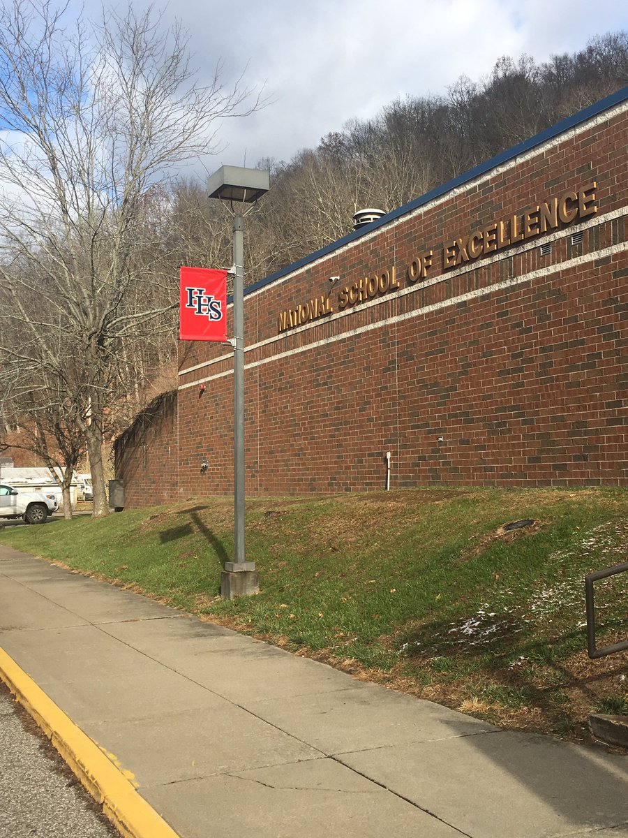 HundredHornets's tweet photo. Janna Huggins and Rachel Snedden have been working on banners for the town and school.  This is part of the Project Epic grant that Mr. Rush and his students have been working on. Thank you Cody Soles for helping Mr. Rush mount the brackets.  @wetzelcs @WVeducation  #wvcte https://t.co/gsY9CGEiPI