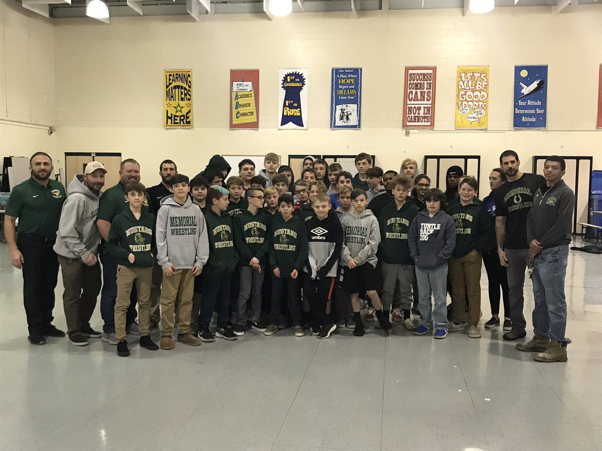 💥Vets Wrestling 🍝 Party💥

Best of luck to the young STANGS &amp; Coaching staff this upcoming season! #WorkHard #WIN 

Try and get to a HS match! 

#Stangs 🐎💪🏻