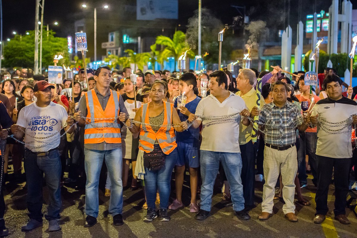 YofrePoma's tweet photo. El asambleísta @YofrePoma y cuatro compañeros más llevan 60 días presos injustamente. 
Así mismo el pueblo de Sucumbíos firme en su convicción lleva 58 días de vigilia exigiendo al gobierno su liberación.@MashiRafael @PaolaPabonC  @pabelml @virgiliohernand @EcuadorRC https://t.co/3mfKhSBSn2