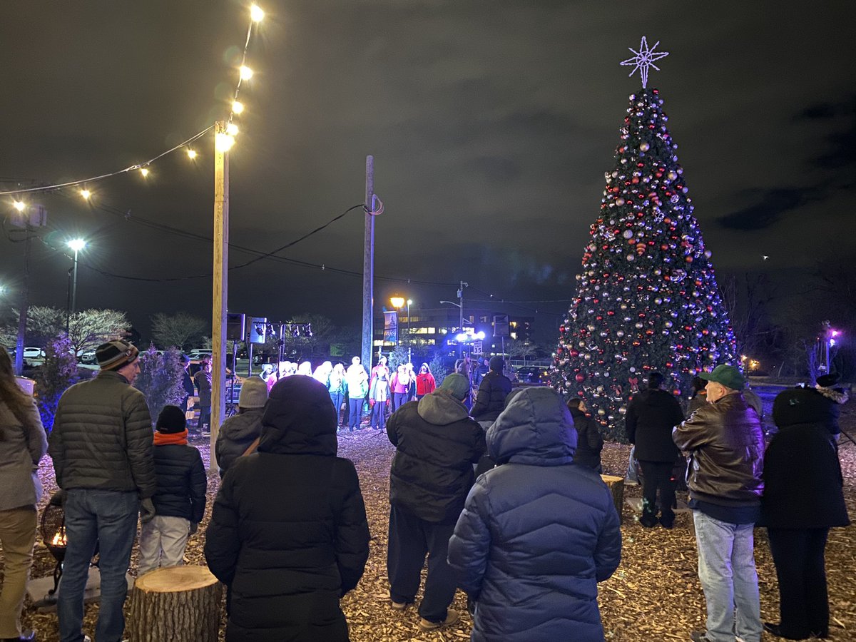 Justsaysj's tweet photo. We’re at WinterFest in Camden County where Freeholders Jeffrey Nash and Jonathan Young are kicking off the tree lighting ceremony with performers from @Mainstagearts.🎄 #southjersey #holidayseason https://t.co/JCw0pwRSma