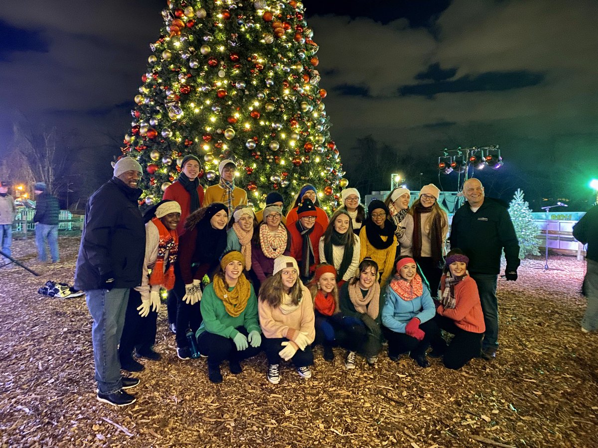 Justsaysj's tweet photo. We’re at WinterFest in Camden County where Freeholders Jeffrey Nash and Jonathan Young are kicking off the tree lighting ceremony with performers from @Mainstagearts.🎄 #southjersey #holidayseason https://t.co/JCw0pwRSma