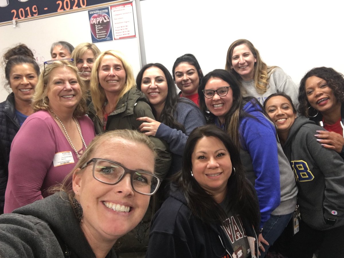 PleasantLisa61's tweet photo. Phenomenal professional learning in #Wasco @TeresaBurkeElementary!Full room even after hours. Go Mustangs!#learningwithlisa https://t.co/BOaJCgOtzW