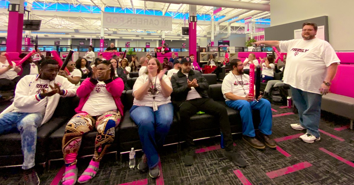 CallieField's tweet image. SO GOOD to spend the day with our amazing Care and Retail teams in Nashville! Thank you @AppletonChad and @emilynellf for hosting @Dan_DiGirolamo and I for insightful #TEXTalks, a quick #5G update, and a chance to celebrate our college grads!