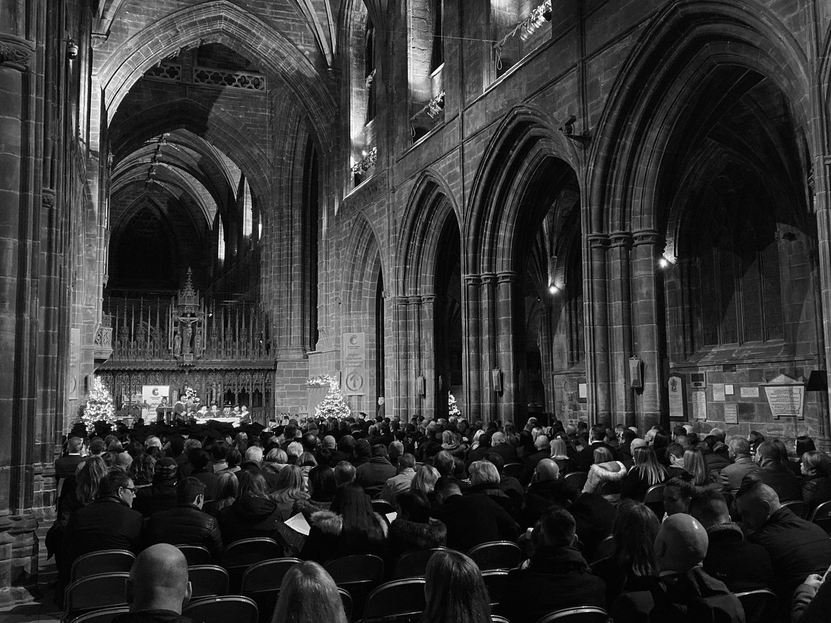 OliviaKavanagh6's tweet photo. Unbelievable evening celebrating at the @CheshireCollSW #2019Graduation! Congratulations to our graduates & thank you to everyone who came to celebrated with us! @Georginavjones you were amazing, we are definitely feeling extremely inspired & motivated to #TurnLightsOn! ✨🎓🥳 https://t.co/95ras0YSks