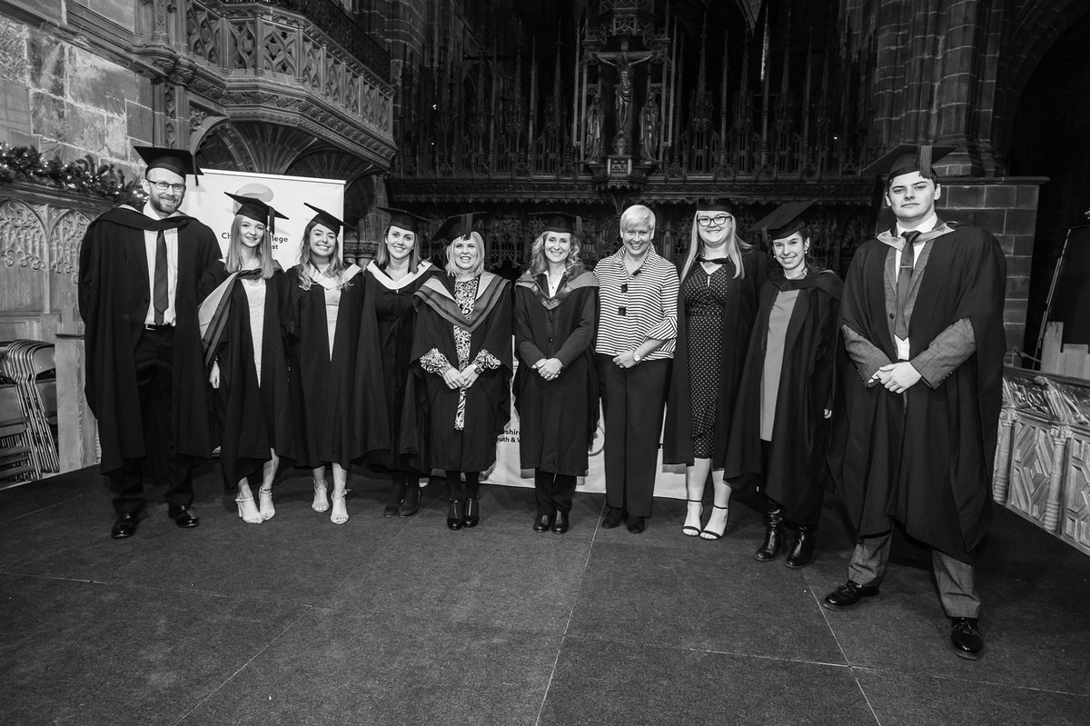 OliviaKavanagh6's tweet photo. Unbelievable evening celebrating at the @CheshireCollSW #2019Graduation! Congratulations to our graduates & thank you to everyone who came to celebrated with us! @Georginavjones you were amazing, we are definitely feeling extremely inspired & motivated to #TurnLightsOn! ✨🎓🥳 https://t.co/95ras0YSks