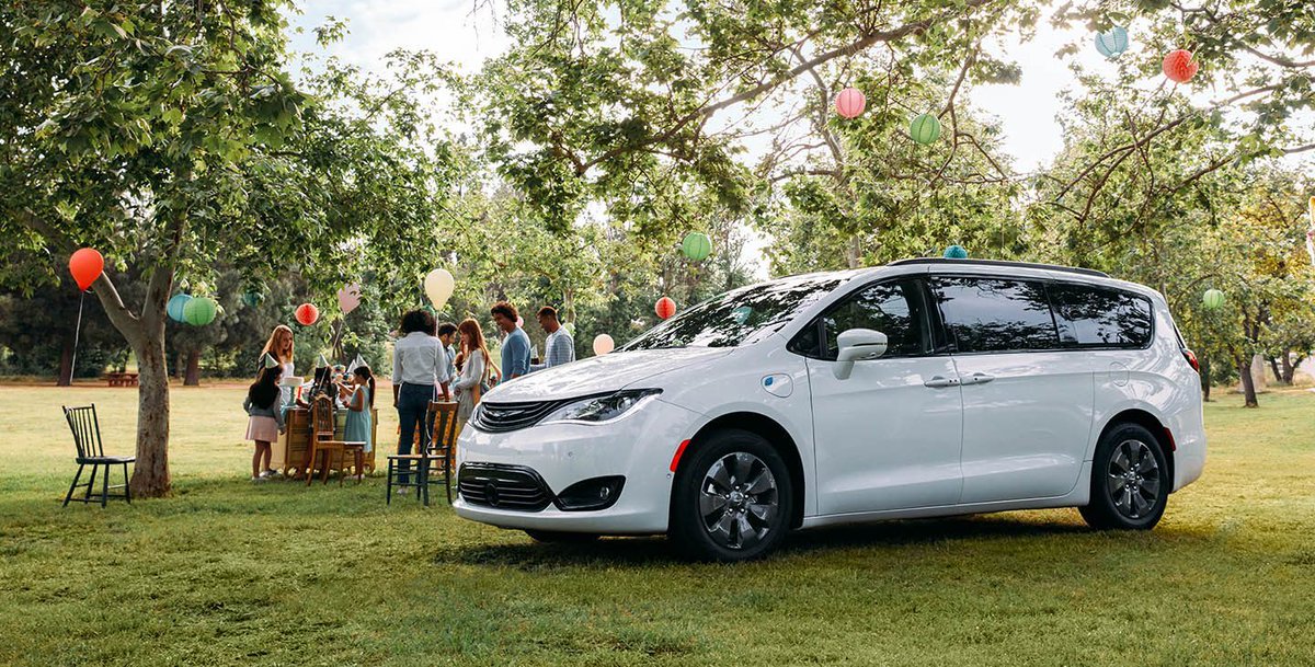 CentralMeCJDR's tweet photo. Bring the whole party along for the ride in a new Chrysler #Pacifica https://t.co/21D28qkg1q