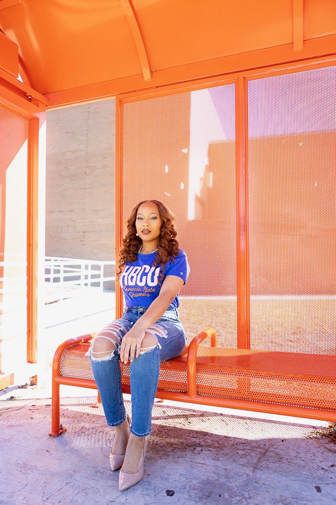 _MissParnell's tweet photo. I chose my part , but God ordered my steps 🙏🏽🎓.
#graduationisnear
#ssu19 https://t.co/DYh1qiud11