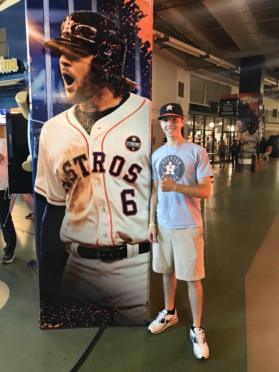 cmccullar6's tweet photo. Wow can’t believe you’re gone @JSMarisnick  glad I got to meet you in person with @Mason_McCullar https://t.co/NALdB3gQLE