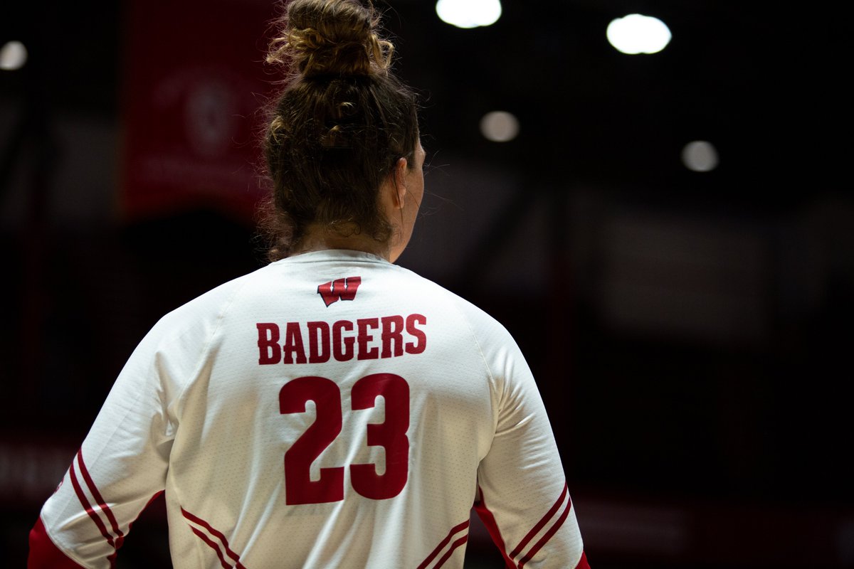BadgerVB's tweet photo. This week's VARSITY has a very special feature.

My Words: Molly Haggerty - Appreciate the Journey

Each one of our athletes has a story to tell, and @haggerty_molly's is one that we strongly suggest reading about. Powerful stuff.

📰 ➡️ https://t.co/NoYqmpA4A3 https://t.co/Q5GQfHC67i