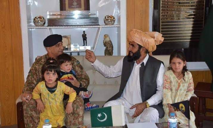 #NaqeebullahMehsud's father died & no one belonging to liberal mafia, #PTM or #PPP was there.

I am telling you, at the end, the WARDI will be the only one who will stand with you in every thick & thin.

#ThankYouDGISPR #PakistanArmy #ISPR