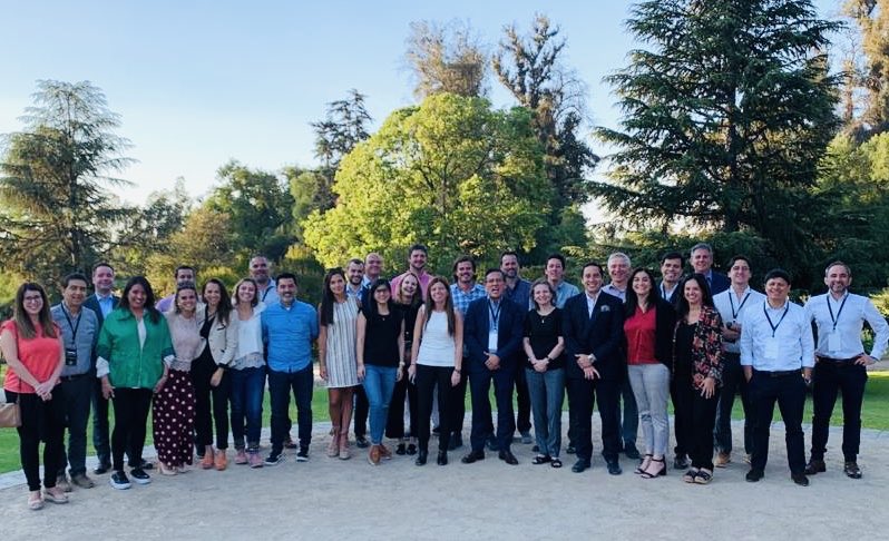AriadnaSanahuja's tweet photo. Gran semana en Chile con el #multinationalmba #mmba visitando los viñedos de @conchaytoro y estancia en las @majadasdepirque @ESADE @UAI_CL @ProfVives @VeronicaCPaez https://t.co/P3liSOAgsl