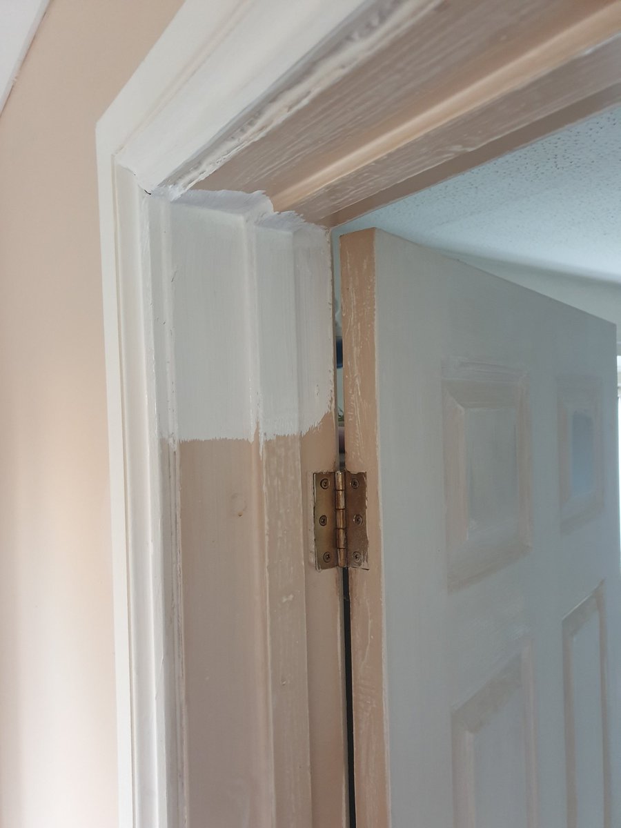 RixDecor's tweet photo. The difference is clear to see.

Oil will go yellow and look pretty naff in no time at all.

A good non-yellowing waterbased paint is the way forward.

Customer genuinely couldn't believe the difference. https://t.co/eEvJJoNFSp