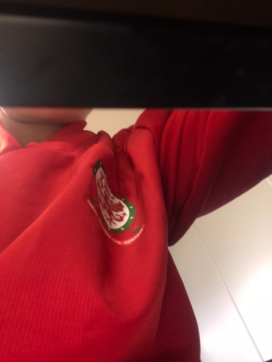 cezshort86's tweet photo. Asked Harv to send me a picture of him in all the gear whilst down in Cardiff training with the 05national squad at the weekend and this is all I get 😂😂😂@Ysgol_Friars @the_nomads @knight_craig5 @FAWTrust #typicalboy #bangorboydoingusproud https://t.co/Pzxp41gxfM