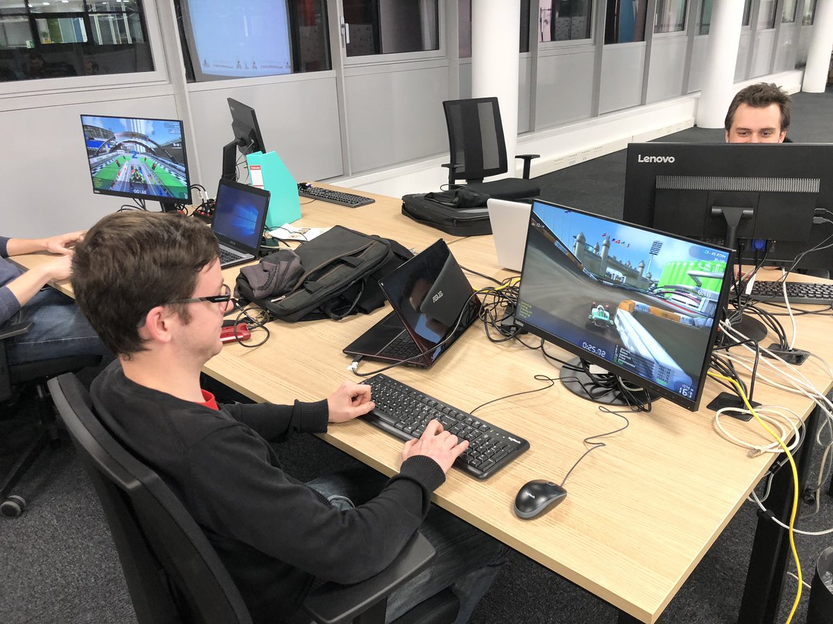 KzsLab's tweet photo. Ce soir c’est LAN de #Trackmania et #MarioKart à @Kaizen_Sln ! Ça se régale, mais c’est pas facile. https://t.co/C0ZZ6i40eW