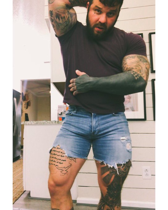 _project_durden's tweet photo. 😘 
#gayhunk #bimen #biguy #hunk #tattedgay #gaydaddy #twunk #top #musclestud https://t.co/z2iI9gYQHX