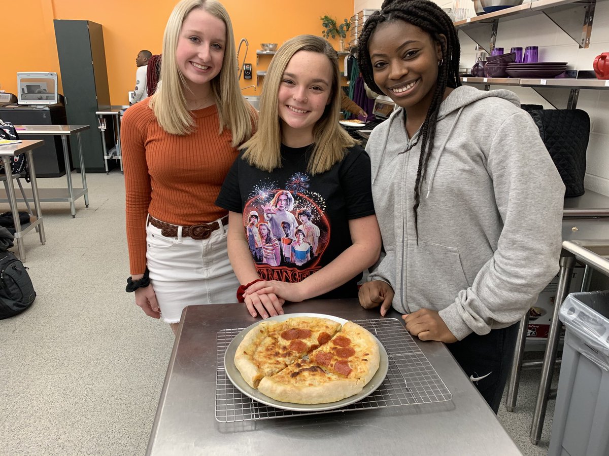 PehsArts's tweet photo. Yeast dough pizza today in Culinary 1! https://t.co/7cs3yG63pV