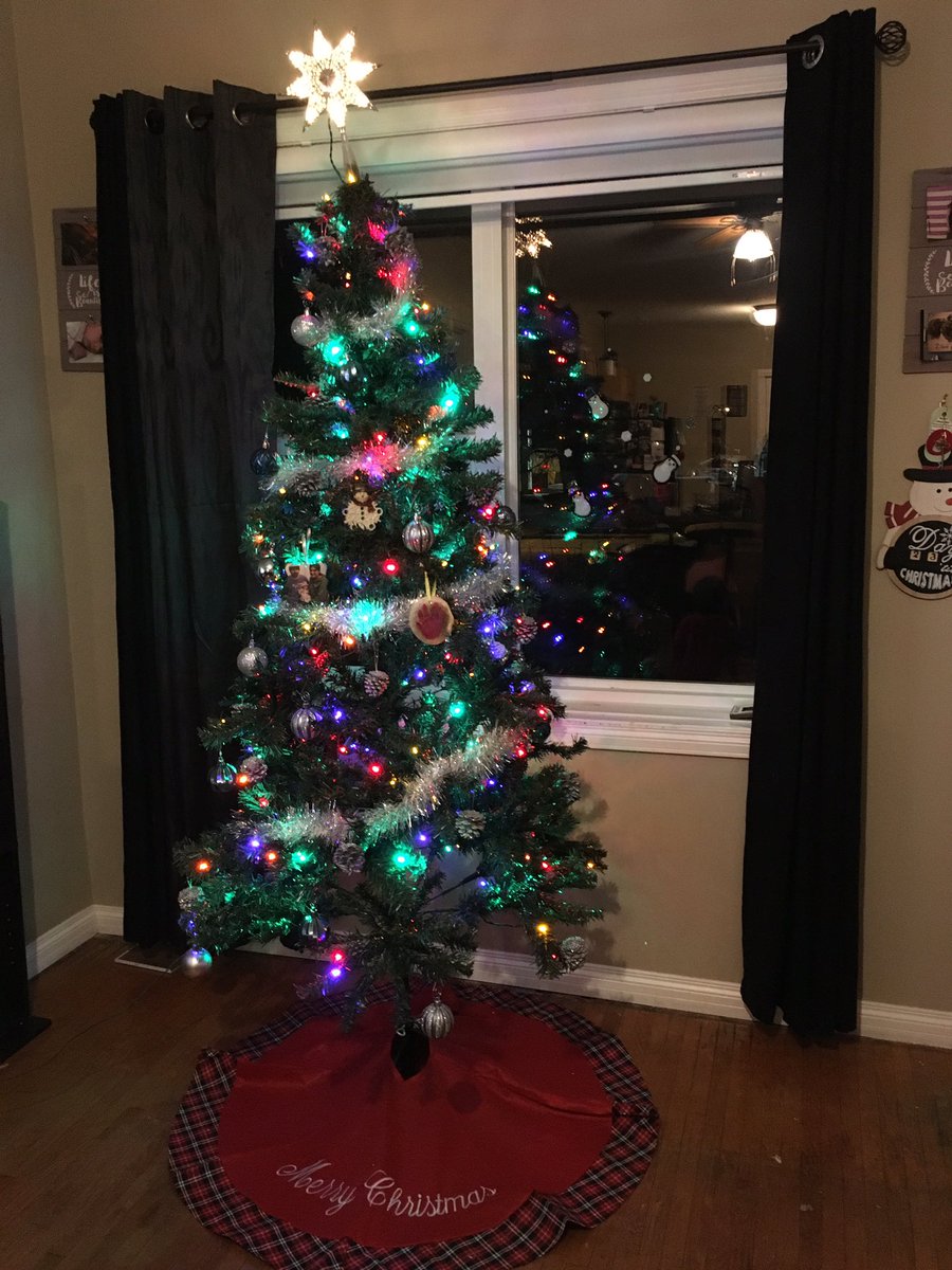 SeannaL's tweet photo. Oh Christmas Tree 🎄 https://t.co/QufQgiLd3g