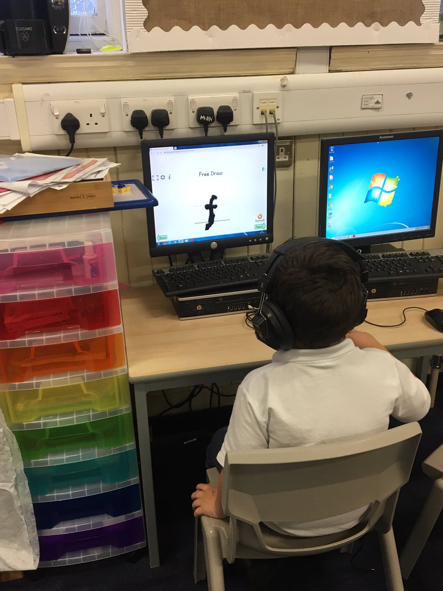 MrsN_KWPS's tweet photo. We were learning about the letter F this week. The children thought of lots of Fantastic words beginning with f and enjoyed lots of Ff activities. I was very impressed with how many f’s the children found around the classroom throughout the day! ⭐️ @MadeleLynch @Kirkcaldywestps https://t.co/rTAnetKnAp