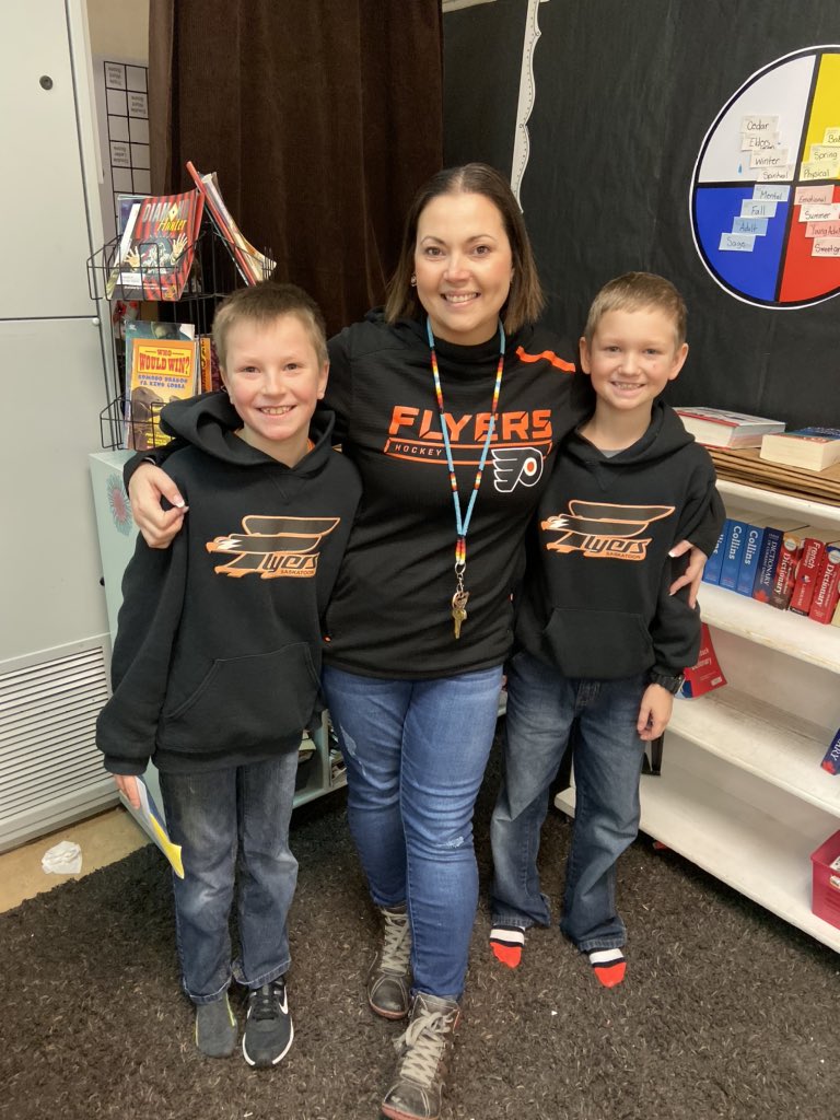 KelleyFineday's tweet photo. My two students wanted to match so here we are.... Twinning with these two today. I think we make a cool trio! Love my students!! #known #valued #believedin #latenightlaundry #flyers #relationships #triplets #noteventwinday @EcoleLakeview @StoonPubSchools https://t.co/pbwXRWqfnz