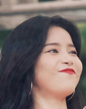 RussetMeng's tweet photo. -a #hwasun &amp; #wheebyul socmed au thread-

                            ~   I 🌻 U   ~

Byulyi and Hyejin are partners of a newly-opened cafe; Yongsun is a youtuber and Byulyi's friend; Wheein is an art major and bff with Hyejin. https://t.co/2Y2fRb4JGC