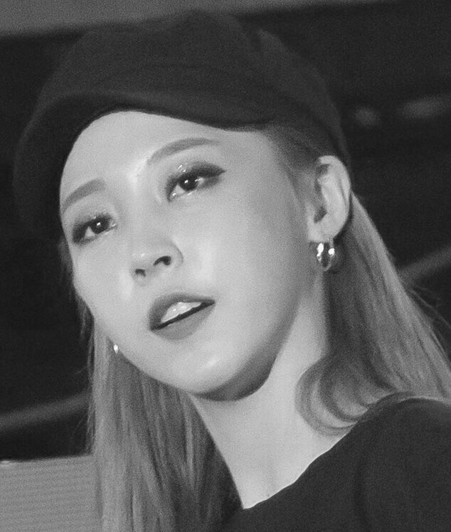 RussetMeng's tweet photo. -a #hwasun &amp; #wheebyul socmed au thread-

                            ~   I 🌻 U   ~

Byulyi and Hyejin are partners of a newly-opened cafe; Yongsun is a youtuber and Byulyi's friend; Wheein is an art major and bff with Hyejin. https://t.co/2Y2fRb4JGC