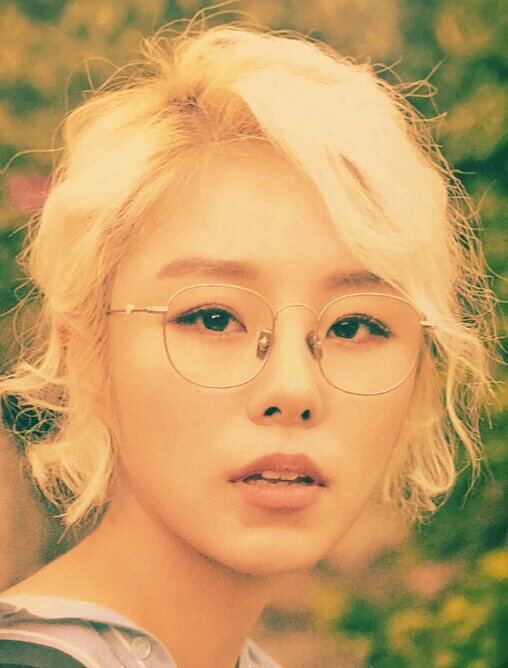 RussetMeng's tweet photo. -a #hwasun &amp; #wheebyul socmed au thread-

                            ~   I 🌻 U   ~

Byulyi and Hyejin are partners of a newly-opened cafe; Yongsun is a youtuber and Byulyi's friend; Wheein is an art major and bff with Hyejin. https://t.co/2Y2fRb4JGC