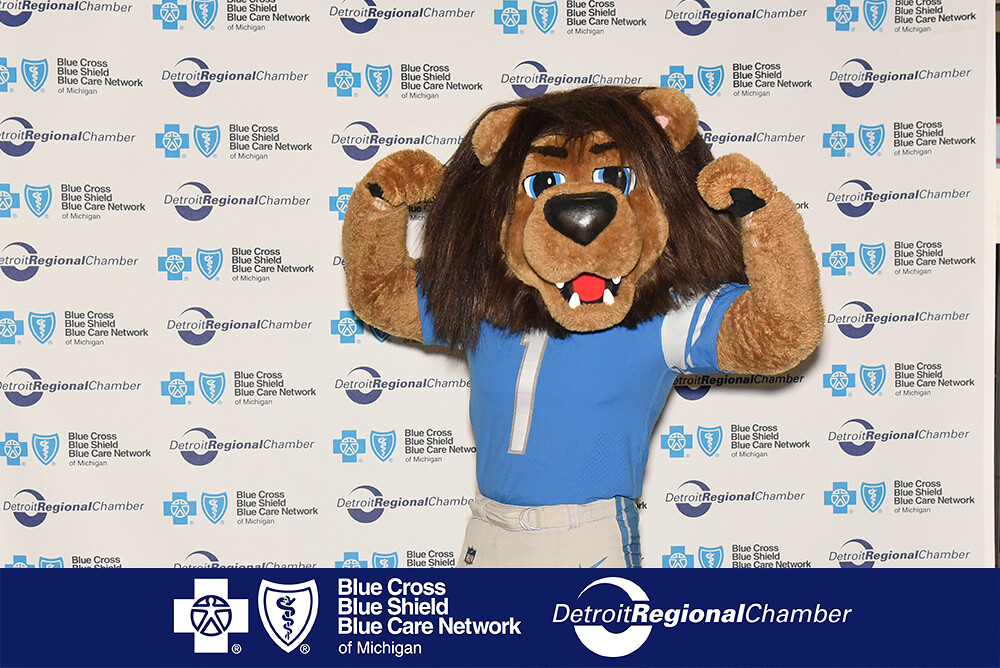 DetroitChamber's tweet photo. Thank you @BCBSM for sponsoring the photo op with @RoaryNFL at today's State of the Region #DETSOR View the Flickr gallery: https://t.co/cedoUl1kng https://t.co/Mi7tGN9y5C