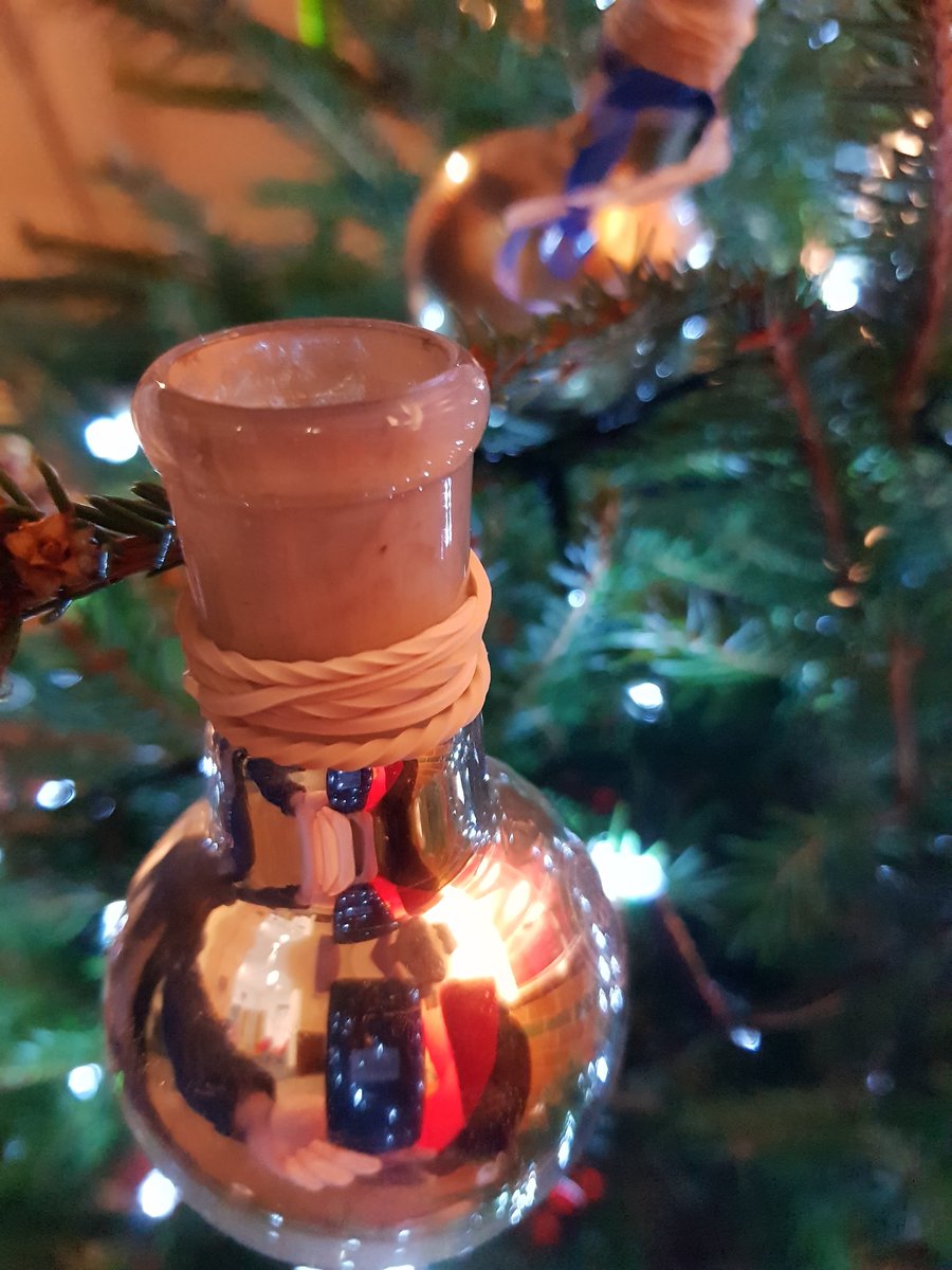 USW_Chem_PharmS's tweet photo. Extra special and sparkly chemistry themed decorations on our #Chemistree in the foyer of the School of Applied Sciences. All prepared by our amazing chemistry technicians. Well done all!!.. #conicalflasks #rbfs #volumetrics #testtubes @UniSouthWales @uswstaff @RoySocChem https://t.co/rvqvUiPYRH