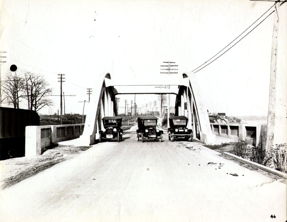 ONtransport's tweet photo. For this edition of #TransportationThrowback, check out this picture from 1923 of cars on a bridge in Oakville.
#TBT https://t.co/kLsUUNqxRU