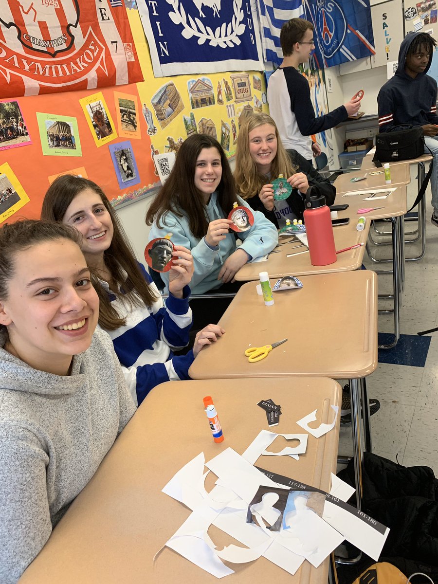 Bison_Caeruleus's tweet photo. Latin Club is in the holiday spirit! #doordecorating #LatinFam https://t.co/4FbMGe93h5