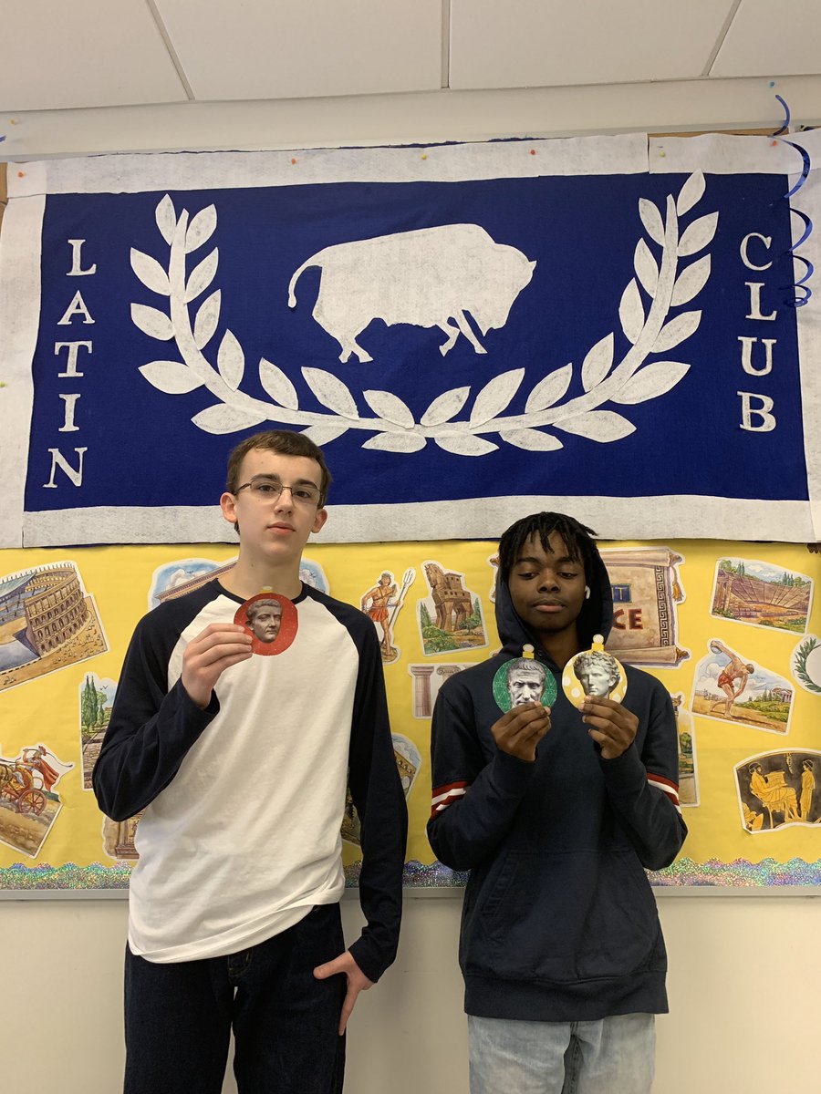 Bison_Caeruleus's tweet photo. Latin Club is in the holiday spirit! #doordecorating #LatinFam https://t.co/4FbMGe93h5