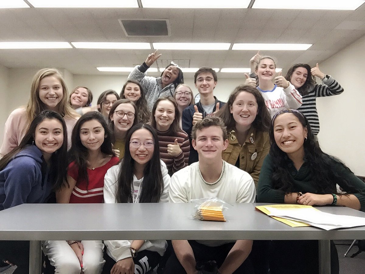 Christina_Sun19's tweet photo. #UWJ201 #DIS317 Happy to have you guys! https://t.co/lwyuvKURlK