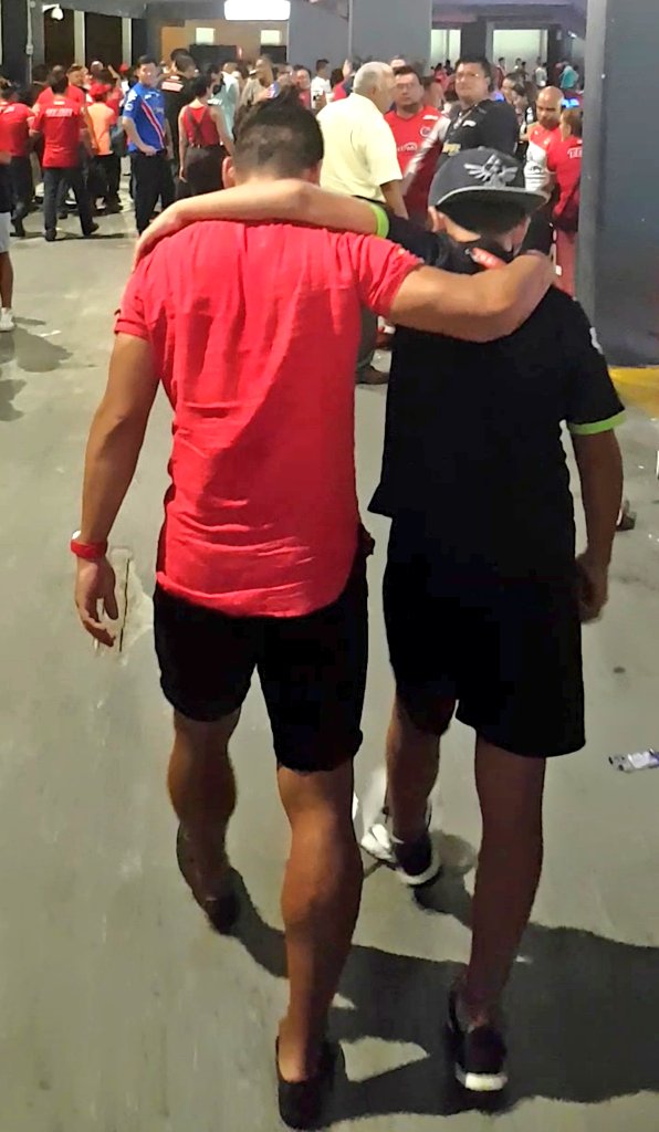 LMondragon83's tweet photo. Y llegó la noticia que no quería escuchar, lástima por la afición jarocha! Ojalá algún día cambie todo! /) 
Hasta la próxima querido Tiburón 😔👋💔 #Veracruz #TiburonesRojos https://t.co/SQibBexEaK