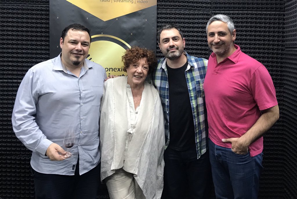 malbecwinesMWC's tweet photo. En el último programa en vivo nos dimos un gran lujo, poder recibir en el estudio a @Checaenlaweb para hablar de vinos, gastronomía y todas sus anécdotas trabajando como periodista dentro de la industria.

https://t.co/CiJxMTunuJ https://t.co/FtqpSXyRKX